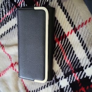 📦🚨DONATIONS SOON!! 📦🚨 Black Wallet With Lots of Space